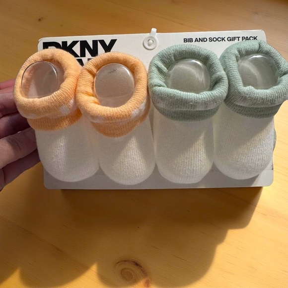 DKNY 2 Pack Baby Socks,sage green & peachy color for both boy & girls - Picture 1 of 2